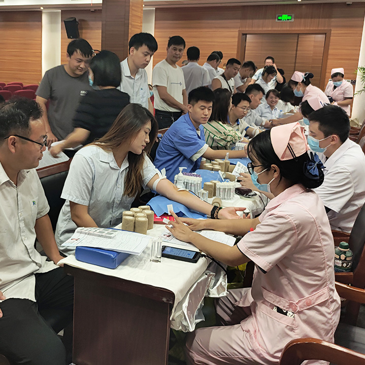 以血液凝聚愛心 用行動(dòng)詮釋責(zé)任 ——愛瑞特員工積極參加無(wú)償獻(xiàn)血